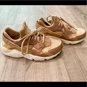 nike air huarache rose gold womens